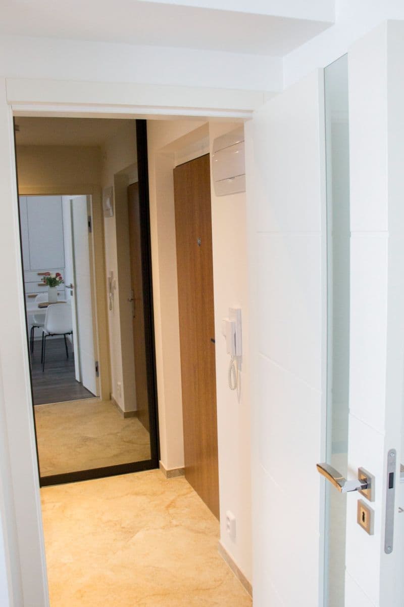 Pronájem bytu 1+kk 26 m², Ve Žlíbku, Praha, Praha Pronájem bytu 1+kk 26 m², Ve Žlíbku, Praha, Praha