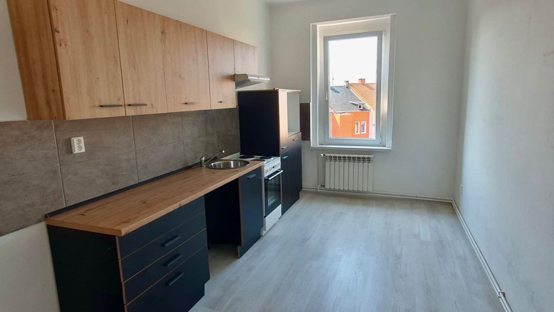 Pronájem bytu 2+1 72 m², Zemská, Teplice, Ústecký kraj Pronájem bytu 2+1 72 m², Zemská, Teplice, Ústecký kraj