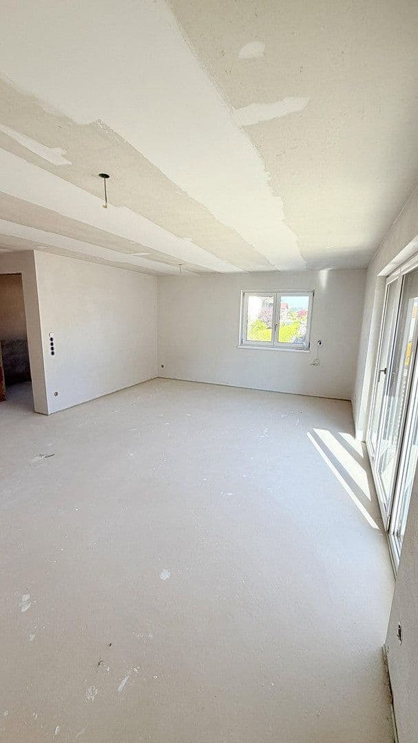 Pronájem bytu 2+1 65 m², Westerndorfer Straße 85, Rosenheim, Bavorsko Pronájem bytu 2+1 65 m², Westerndorfer Straße 85, Rosenheim, Bavorsko
