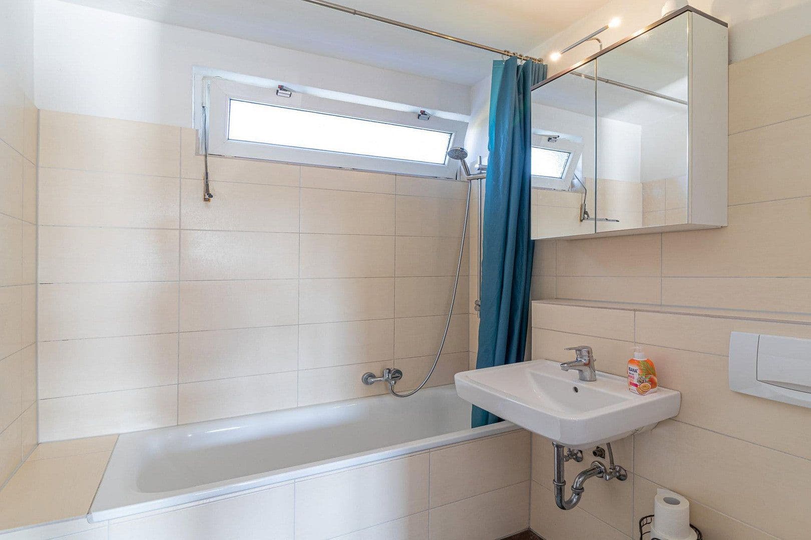 Pronájem bytu 3+1 73 m², Münterweg 14, Hamburg, Hamburg Pronájem bytu 3+1 73 m², Münterweg 14, Hamburg, Hamburg