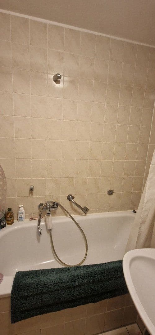 Pronájem bytu 2+1 55 m², Hirschstr. 36, Karlsruhe, Bádensko-Württembersko Pronájem bytu 2+1 55 m², Hirschstr. 36, Karlsruhe, Bádensko-Württembersko