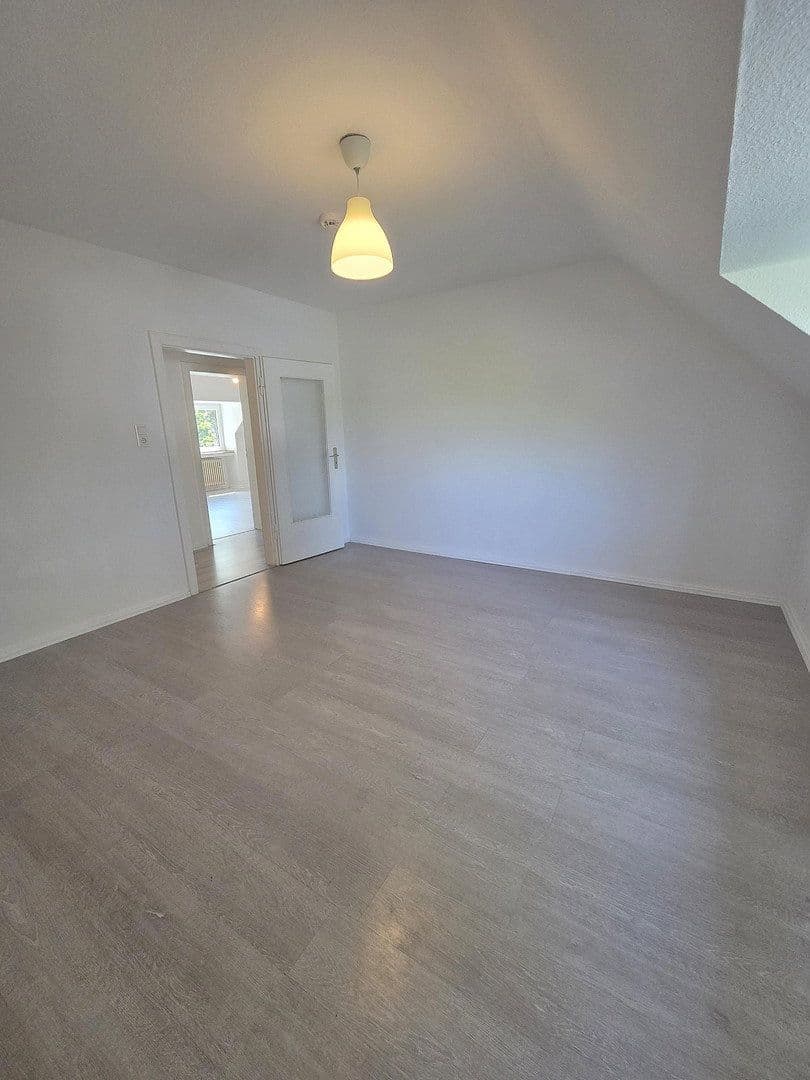 Pronájem bytu 3+1 80 m², Stolberstrasse 378, Köln, Severní Porýní-Vestfálsko Pronájem bytu 3+1 80 m², Stolberstrasse 378, Köln, Severní Porýní-Vestfálsko