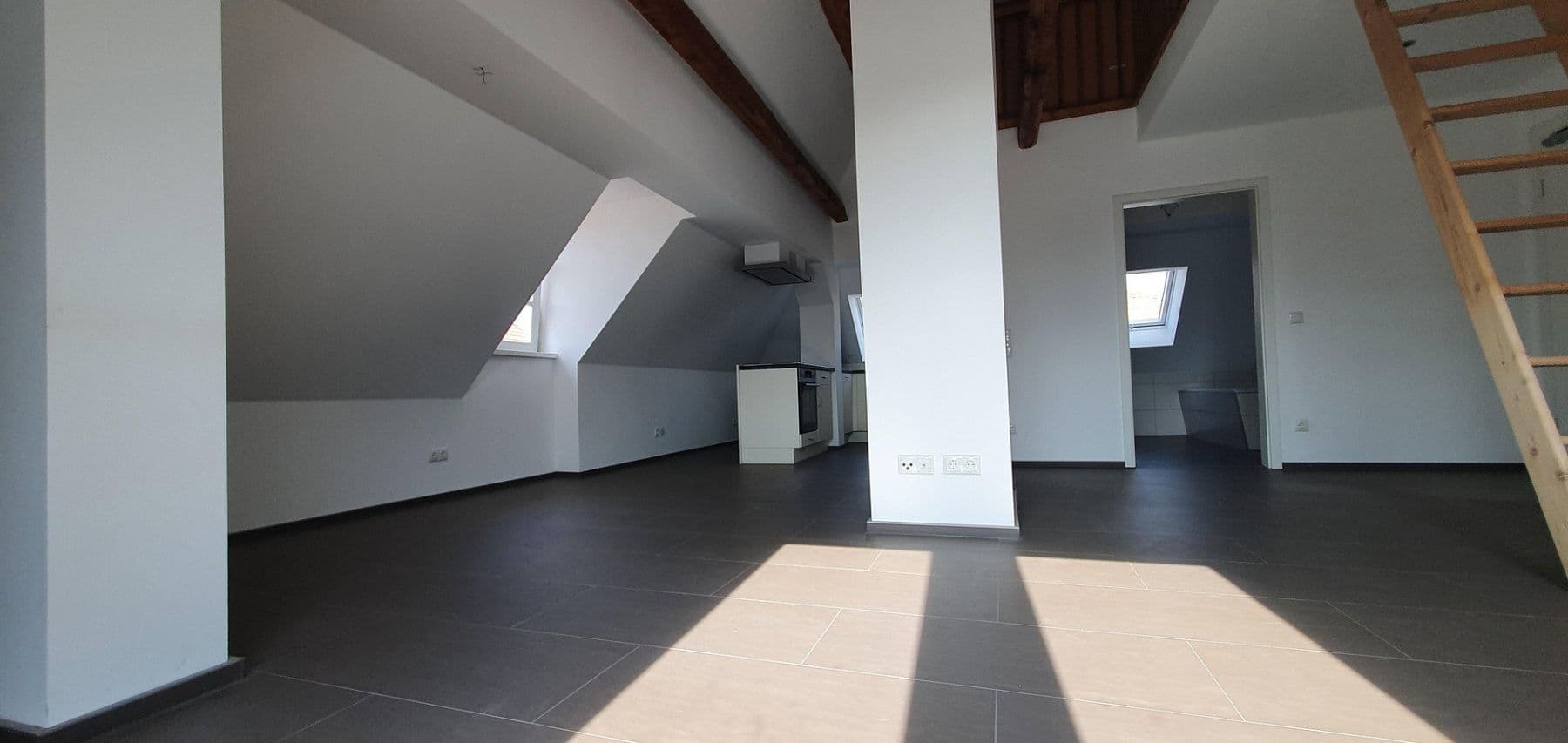 Pronájem bytu 2+1 64 m², Bruck i.d.OPf., Bavorsko Pronájem bytu 2+1 64 m², Bruck i.d.OPf., Bavorsko