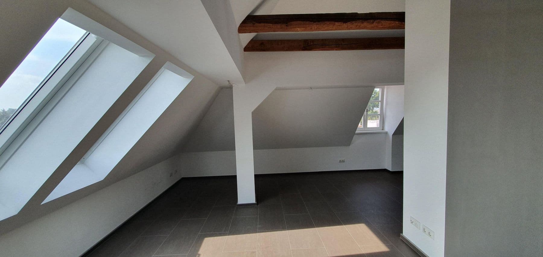 Pronájem bytu 2+1 64 m², Bruck i.d.OPf., Bavorsko Pronájem bytu 2+1 64 m², Bruck i.d.OPf., Bavorsko