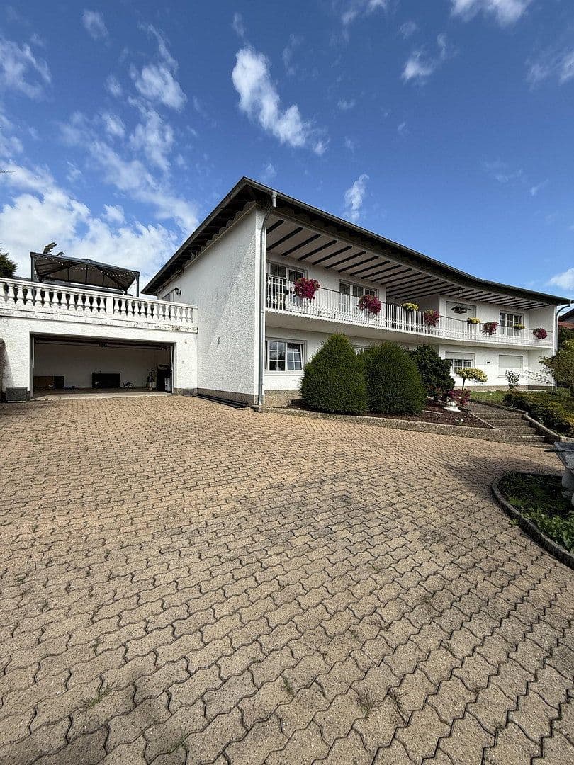 Prodej domu 315 m², pozemek 1.400 m², Überherrn, Země Sársko Prodej domu 315 m², pozemek 1.400 m², Überherrn, Země Sársko