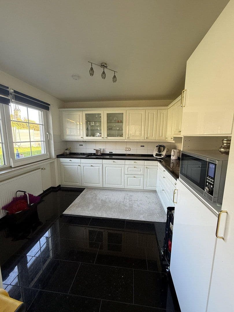 Prodej domu 315 m², pozemek 1.400 m², Überherrn, Země Sársko Prodej domu 315 m², pozemek 1.400 m², Überherrn, Země Sársko