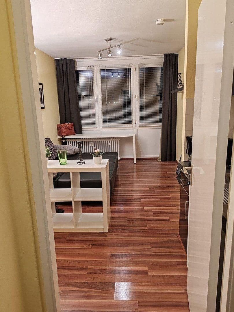 Pronájem bytu 1+1 23 m², Klagenfurter Str., München, Bavorsko Pronájem bytu 1+1 23 m², Klagenfurter Str., München, Bavorsko