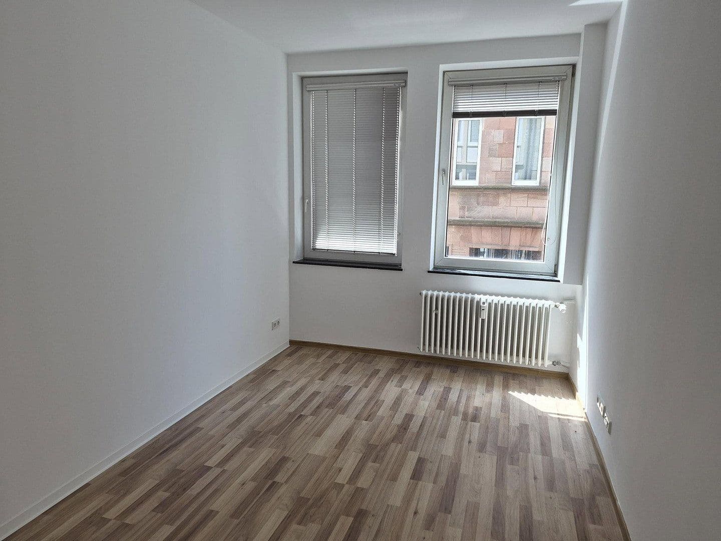 Pronájem bytu 3+1 45 m², Saarbrücken, Země Sársko Pronájem bytu 3+1 45 m², Saarbrücken, Země Sársko