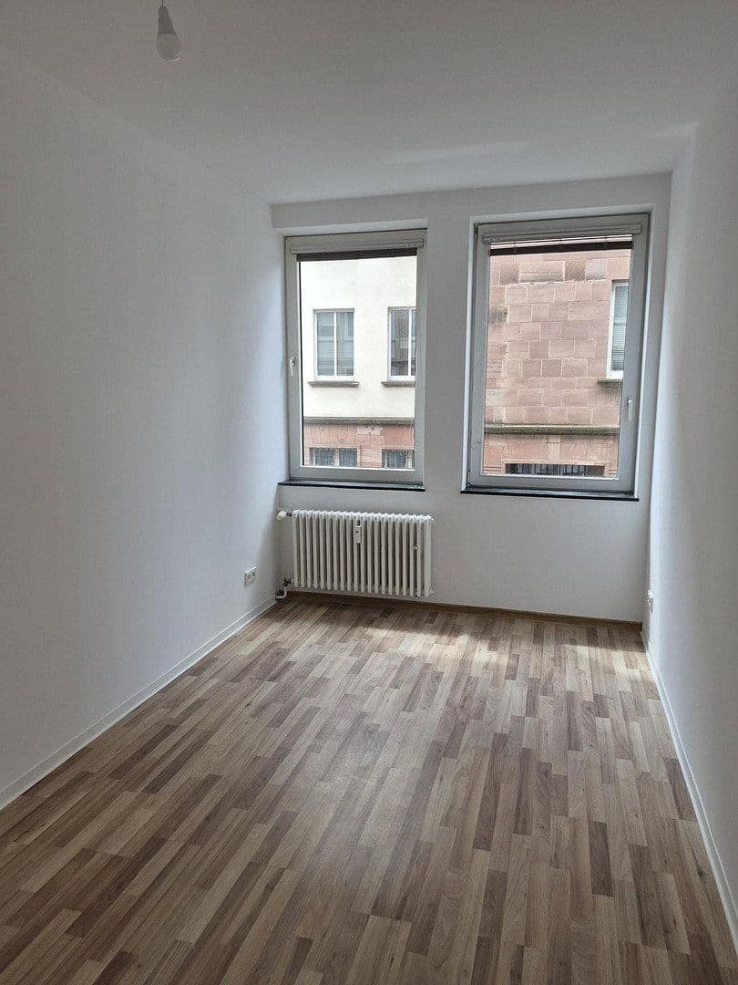 Pronájem bytu 3+1 45 m², Saarbrücken, Země Sársko Pronájem bytu 3+1 45 m², Saarbrücken, Země Sársko