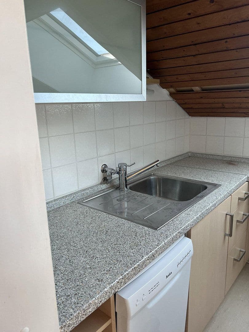 Pronájem bytu 2+1 45 m², Weinklinge 36, Stuttgart, Bádensko-Württembersko Pronájem bytu 2+1 45 m², Weinklinge 36, Stuttgart, Bádensko-Württembersko