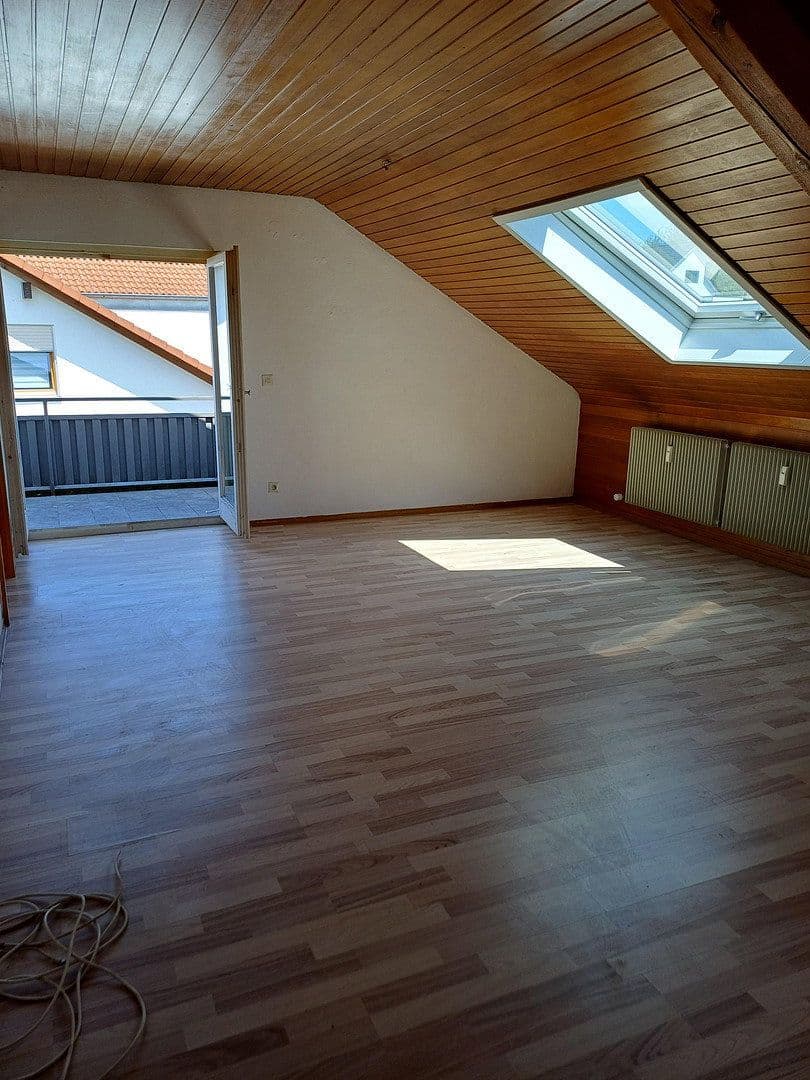 Pronájem bytu 3+1 58 m², Teckstr. 2, Göppingen, Bádensko-Württembersko Pronájem bytu 3+1 58 m², Teckstr. 2, Göppingen, Bádensko-Württembersko