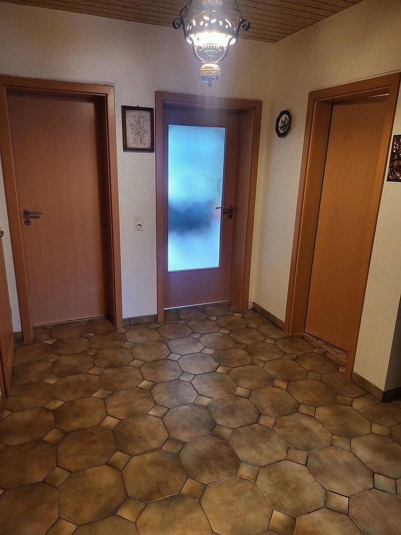 Prodej domu 205 m², pozemek 328 m², Freiberg am Neckar, Bádensko-Württembersko Prodej domu 205 m², pozemek 328 m², Freiberg am Neckar, Bádensko-Württembersko