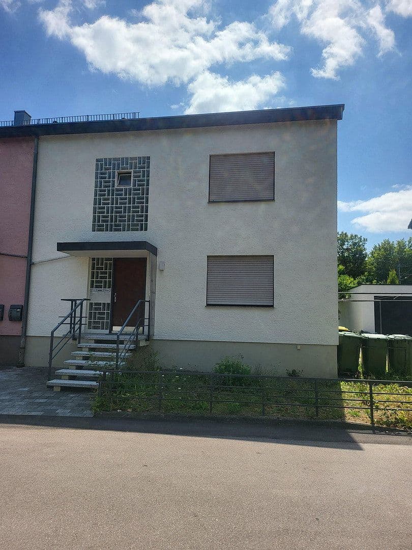 Prodej domu 205 m², pozemek 328 m², Freiberg am Neckar, Bádensko-Württembersko Prodej domu 205 m², pozemek 328 m², Freiberg am Neckar, Bádensko-Württembersko