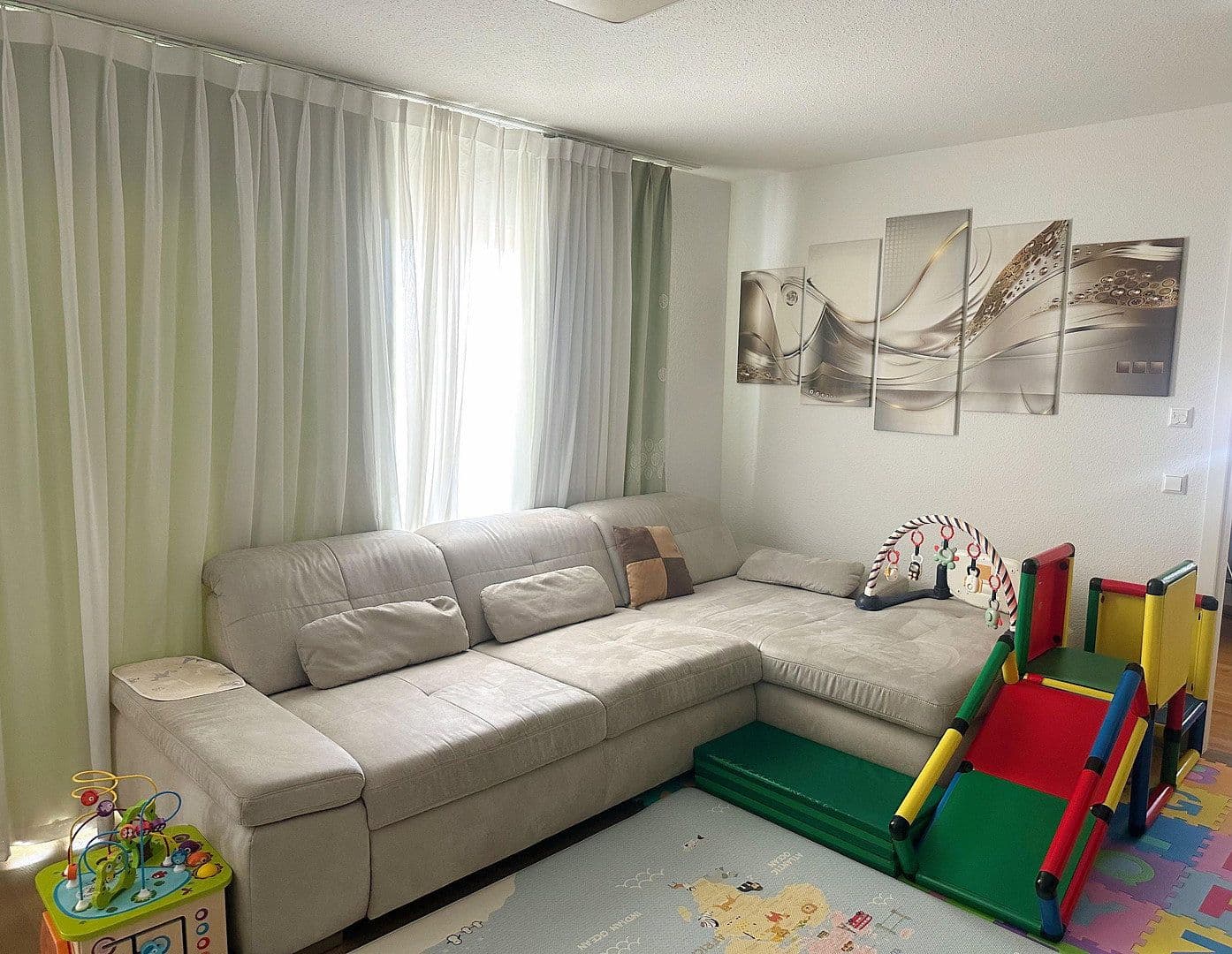 Pronájem bytu 4+1 108 m², Sindelfingen, Bádensko-Württembersko Pronájem bytu 4+1 108 m², Sindelfingen, Bádensko-Württembersko