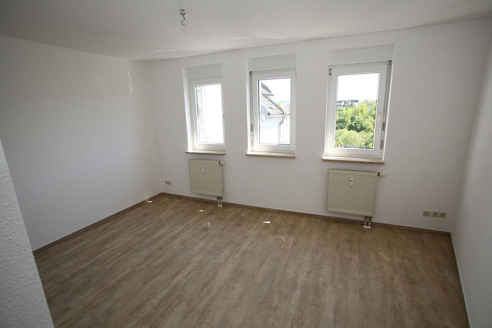 Pronájem bytu 3+1 98 m², Streitsberg 7, Plauen, Sasko Pronájem bytu 3+1 98 m², Streitsberg 7, Plauen, Sasko