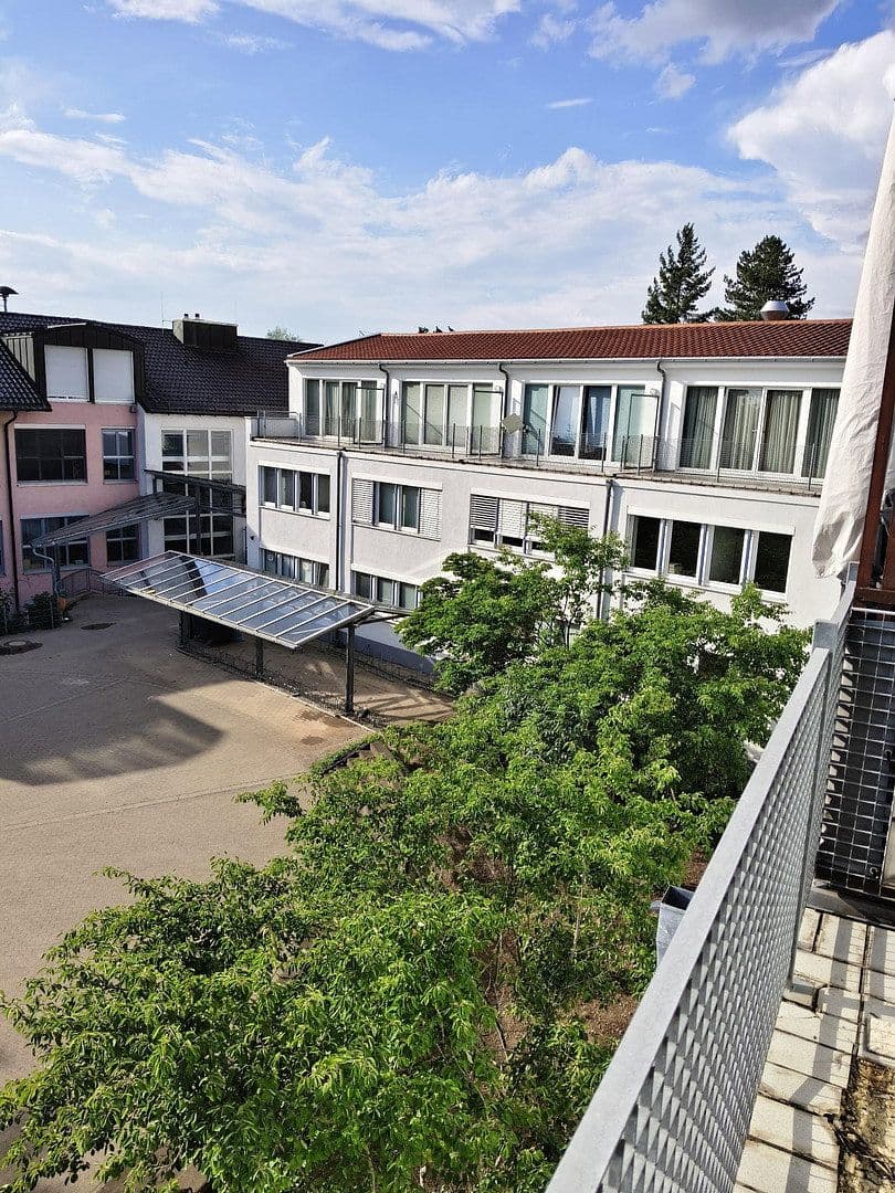 Pronájem bytu 1+1 40 m², Wendelsteinstraße 10, Vaterstetten, Bavorsko Pronájem bytu 1+1 40 m², Wendelsteinstraße 10, Vaterstetten, Bavorsko