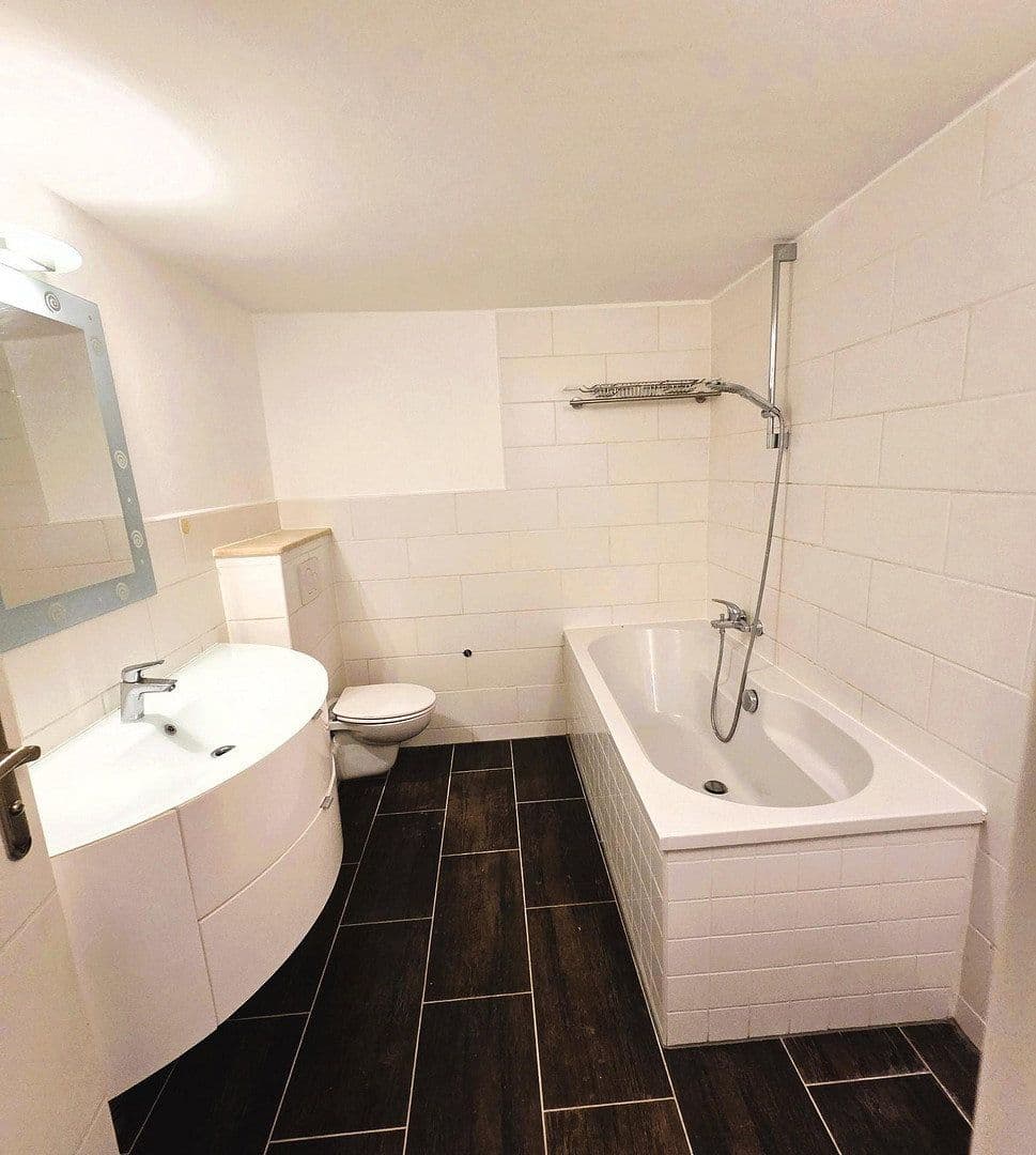 Prodej domu 371 m², pozemek 735 m², Sterkrader Straße 1, Berlin - Tegel, Berlín Prodej domu 371 m², pozemek 735 m², Sterkrader Straße 1, Berlin - Tegel, Berlín