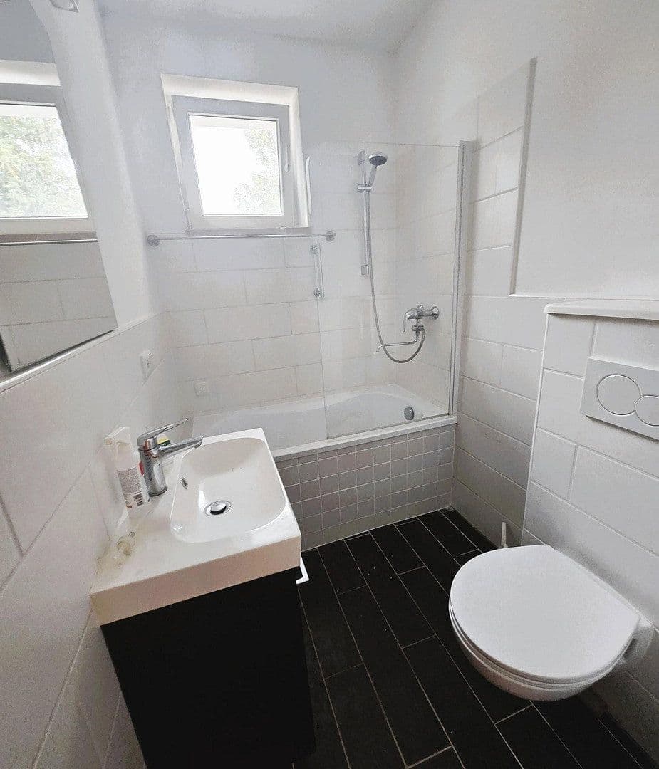 Prodej domu 371 m², pozemek 735 m², Sterkrader Straße 1, Berlin - Tegel, Berlín Prodej domu 371 m², pozemek 735 m², Sterkrader Straße 1, Berlin - Tegel, Berlín