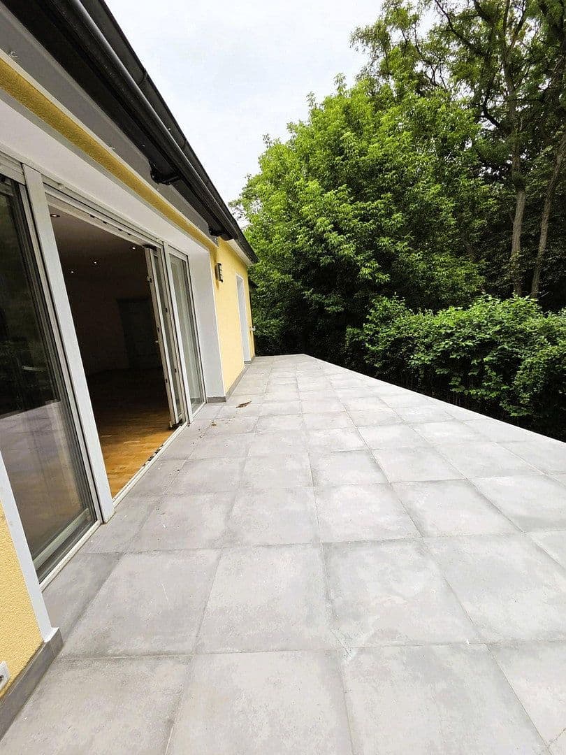 Prodej domu 371 m², pozemek 735 m², Sterkrader Straße 1, Berlin - Tegel, Berlín Prodej domu 371 m², pozemek 735 m², Sterkrader Straße 1, Berlin - Tegel, Berlín