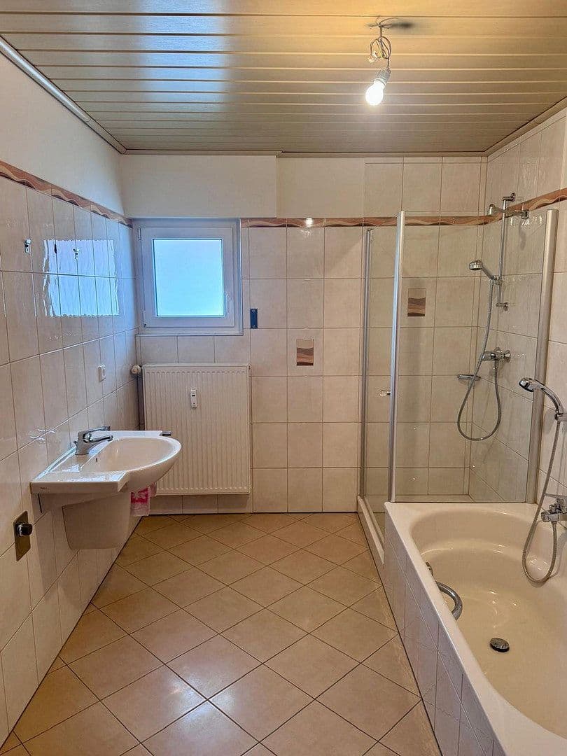Pronájem bytu 4+1 120 m², Mitlechterner Straße 9, Fürth, Hessen Pronájem bytu 4+1 120 m², Mitlechterner Straße 9, Fürth, Hessen