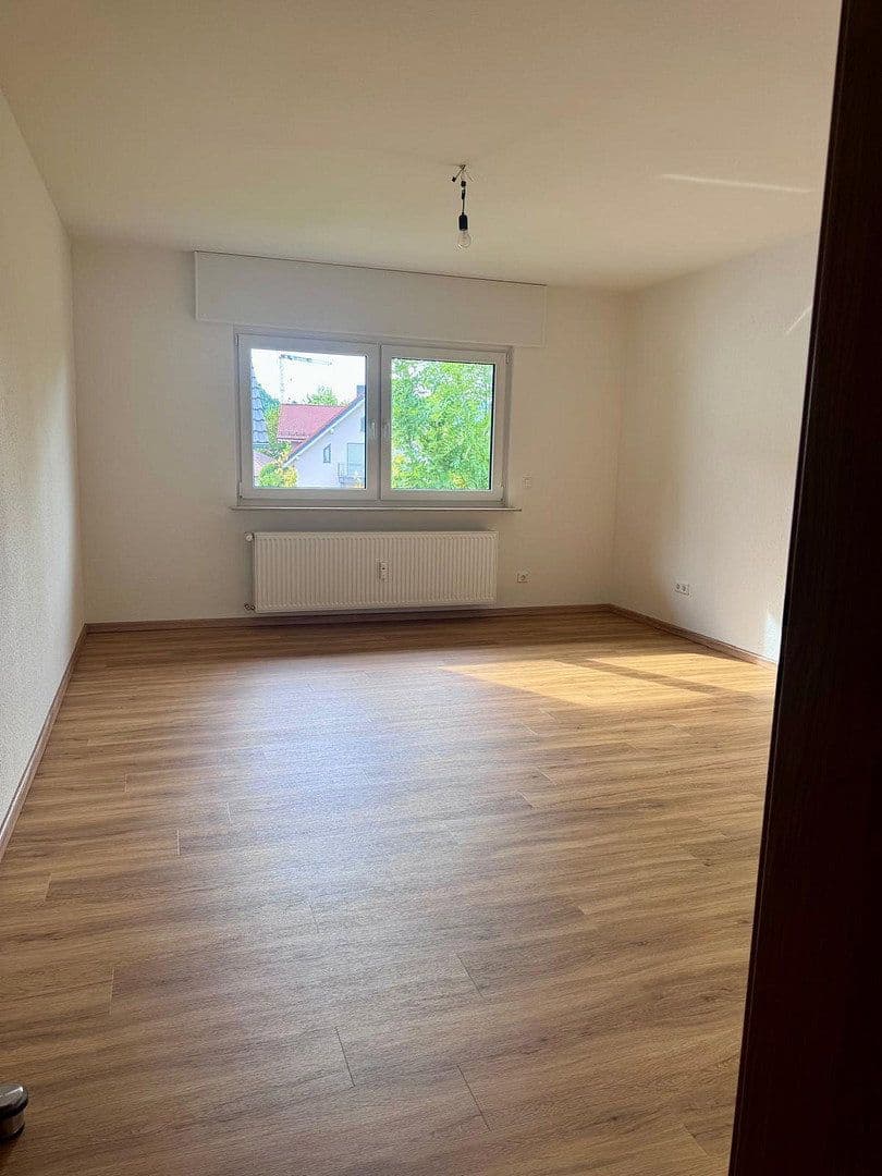 Pronájem bytu 4+1 120 m², Mitlechterner Straße 9, Fürth, Hessen Pronájem bytu 4+1 120 m², Mitlechterner Straße 9, Fürth, Hessen
