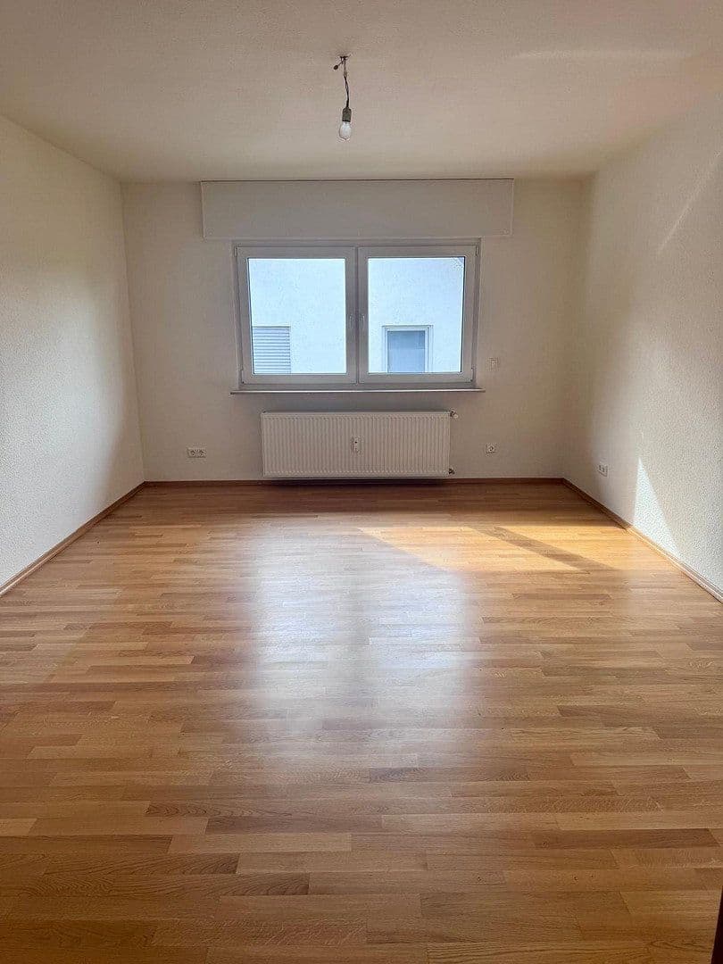 Pronájem bytu 4+1 120 m², Mitlechterner Straße 9, Fürth, Hessen Pronájem bytu 4+1 120 m², Mitlechterner Straße 9, Fürth, Hessen