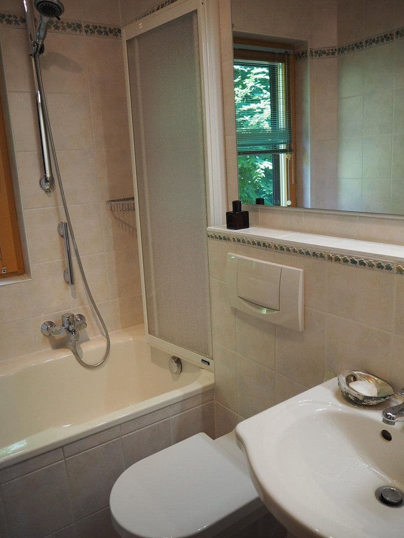 Pronájem domu 121 m², pozemek 1.600 m², Wörthsee-Steinebach, Bavorsko Pronájem domu 121 m², pozemek 1.600 m², Wörthsee-Steinebach, Bavorsko