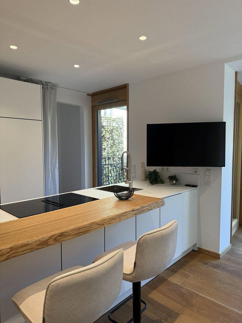 Pronájem bytu 2+1 60 m², Lerchenfeldstraße 28, München, Bavorsko Pronájem bytu 2+1 60 m², Lerchenfeldstraße 28, München, Bavorsko