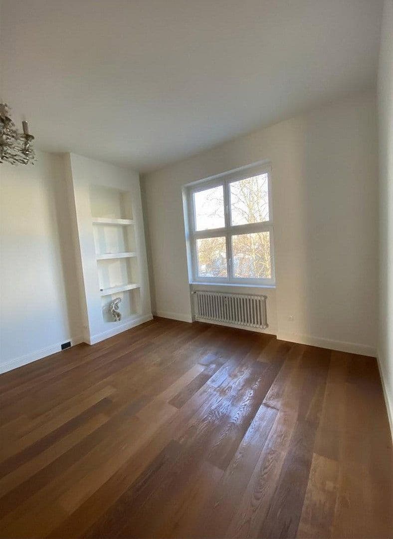Pronájem bytu 3+1 110 m², Frankfurt, Hessen Pronájem bytu 3+1 110 m², Frankfurt, Hessen
