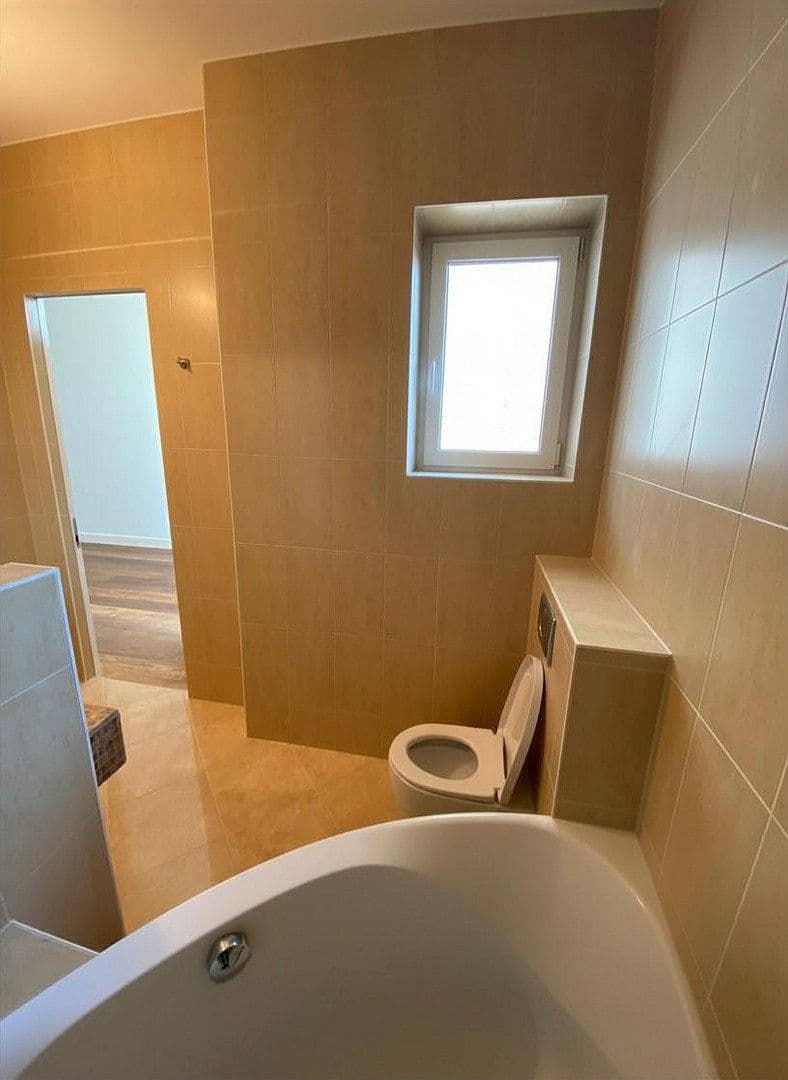 Pronájem bytu 3+1 110 m², Frankfurt, Hessen Pronájem bytu 3+1 110 m², Frankfurt, Hessen