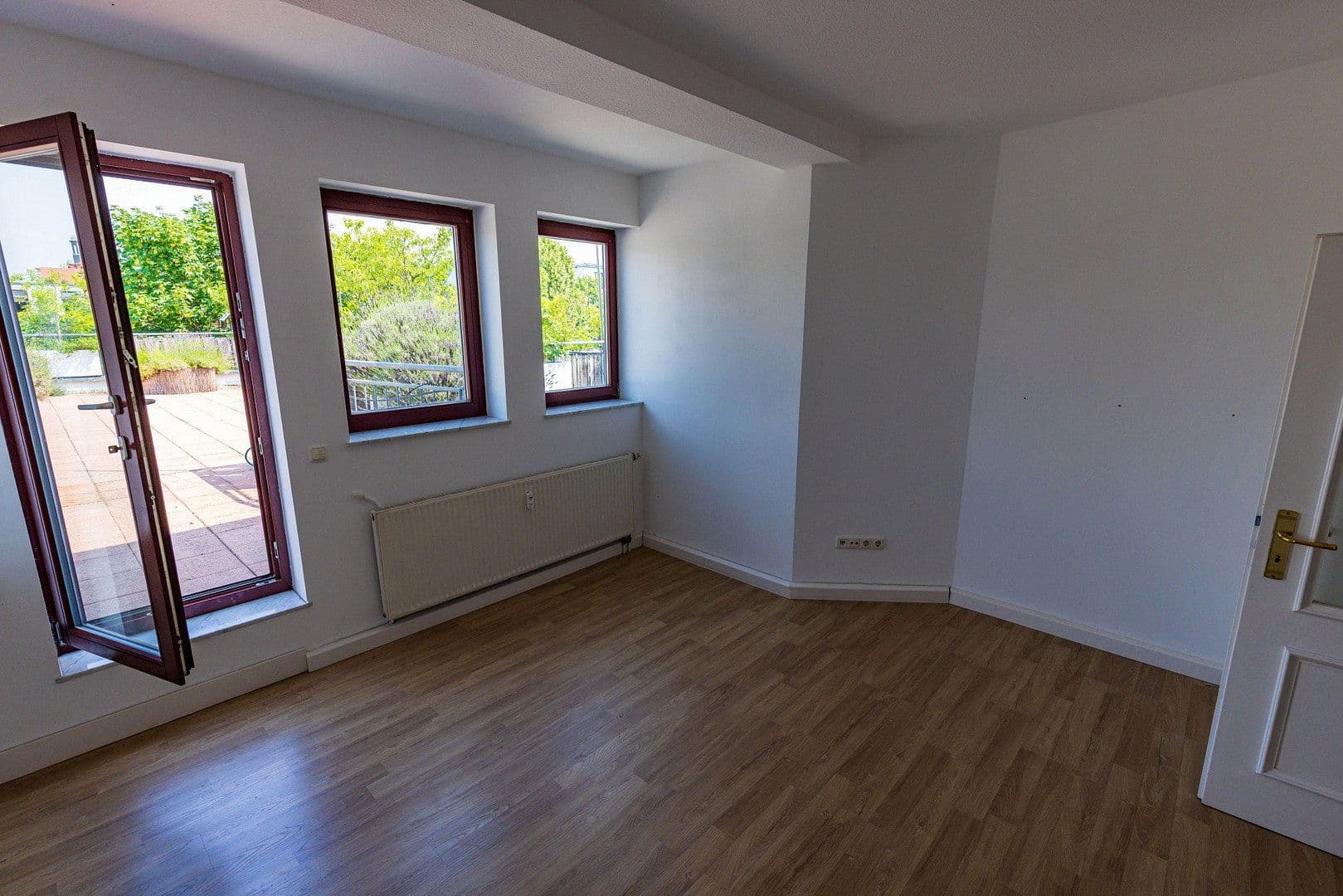 Prodej bytu 3+1 137 m², Ernst-Pinkert-Str. 11, Leipzig, Sasko Prodej bytu 3+1 137 m², Ernst-Pinkert-Str. 11, Leipzig, Sasko