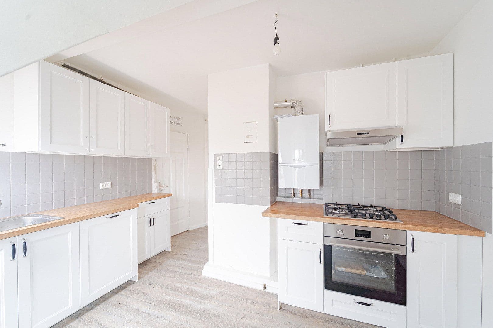 Pronájem bytu 4+1 110 m², Schwartauer Allee 121, Lübeck, Šlesvicko-Holštýnsko Pronájem bytu 4+1 110 m², Schwartauer Allee 121, Lübeck, Šlesvicko-Holštýnsko