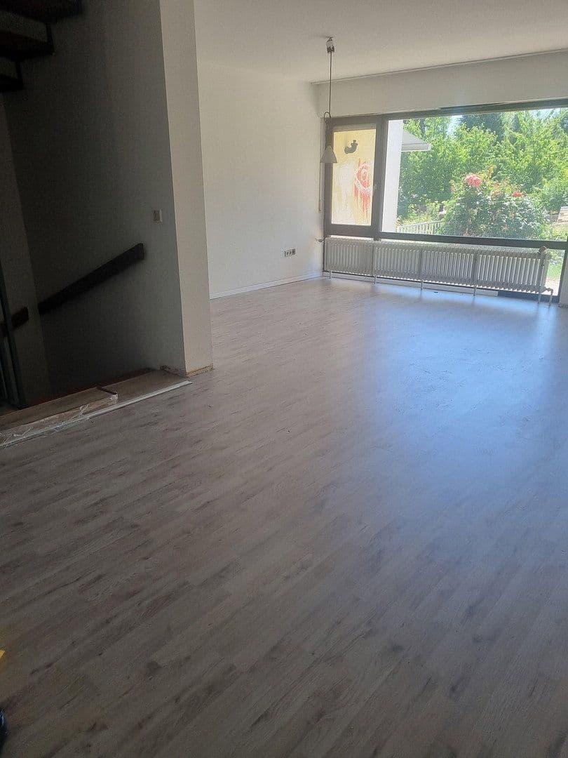Prodej domu 130 m², pozemek 427 m², Karlsbad, Bádensko-Württembersko Prodej domu 130 m², pozemek 427 m², Karlsbad, Bádensko-Württembersko