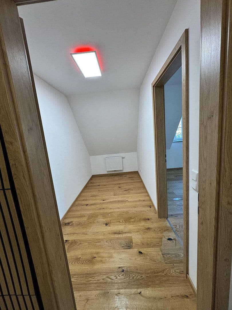 Pronájem bytu 3+1 94 m², Großreuther Straße 77, Nürnberg, Bavorsko Pronájem bytu 3+1 94 m², Großreuther Straße 77, Nürnberg, Bavorsko
