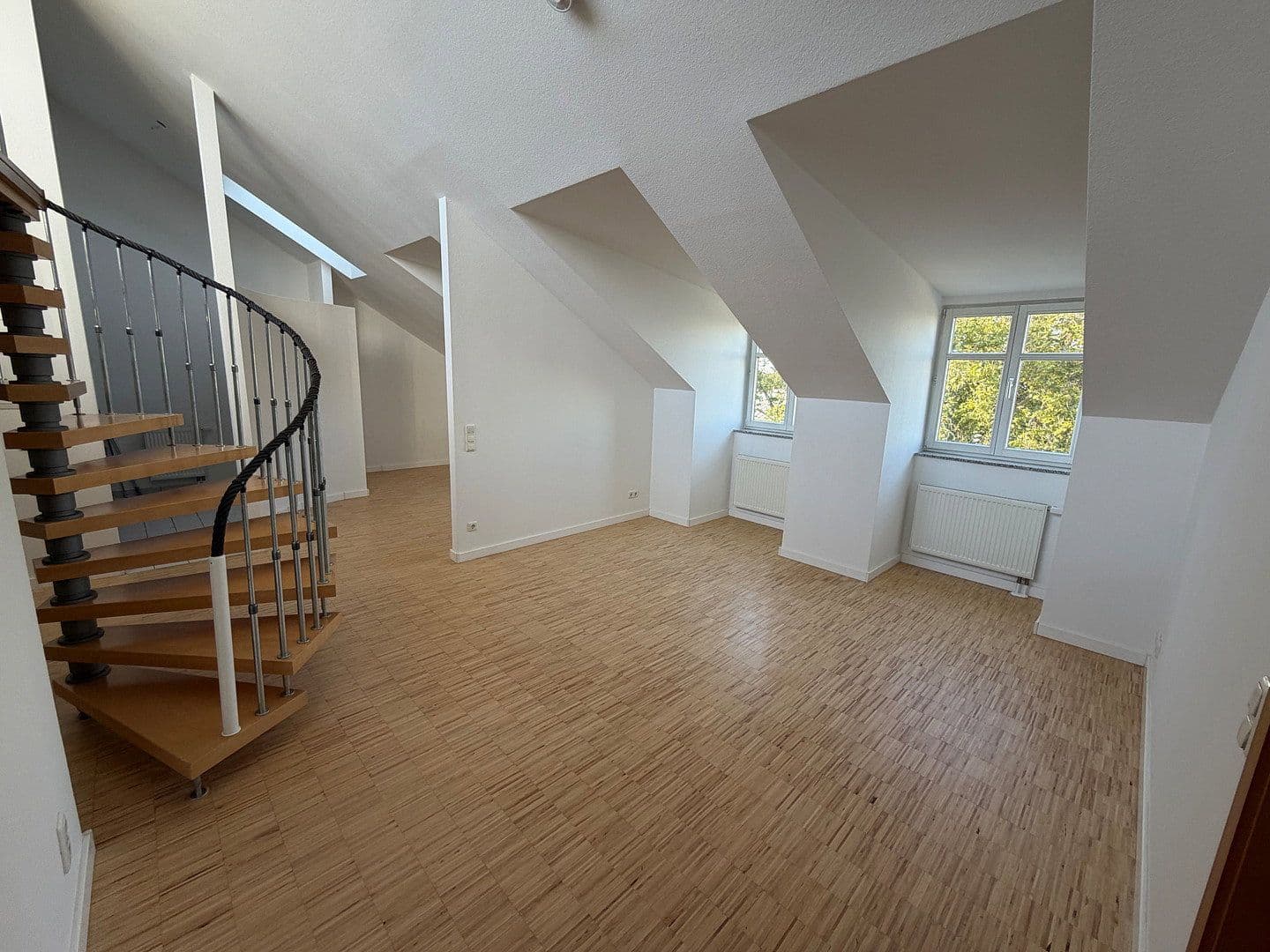 Pronájem bytu 2+kk 98 m², Uferstraße 19, Leipzig, Sasko Pronájem bytu 2+kk 98 m², Uferstraße 19, Leipzig, Sasko