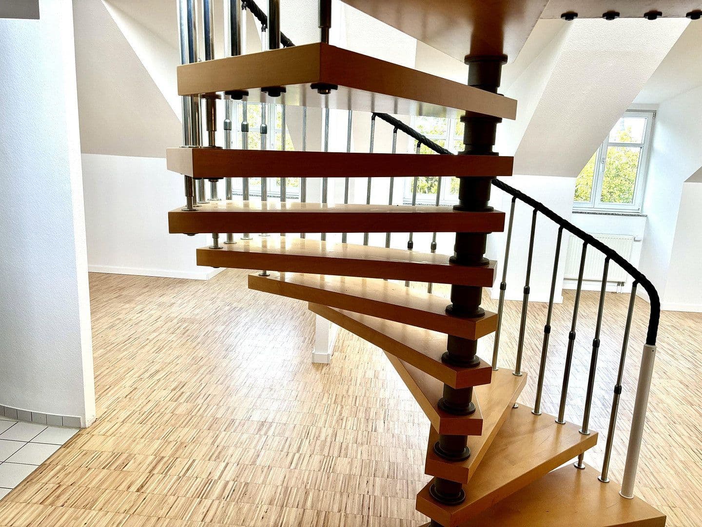 Pronájem bytu 2+kk 98 m², Uferstraße 19, Leipzig, Sasko Pronájem bytu 2+kk 98 m², Uferstraße 19, Leipzig, Sasko