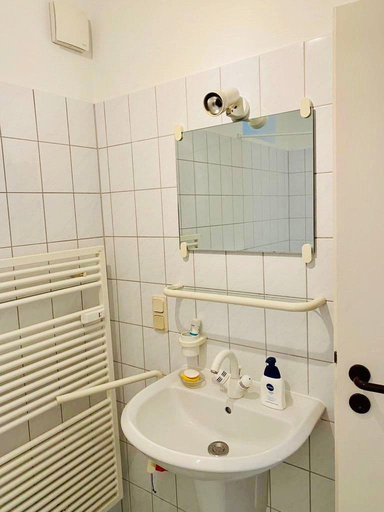 Pronájem bytu 1+1 38 m², Schiersteiner Straße, Wiesbaden, Hessen Pronájem bytu 1+1 38 m², Schiersteiner Straße, Wiesbaden, Hessen