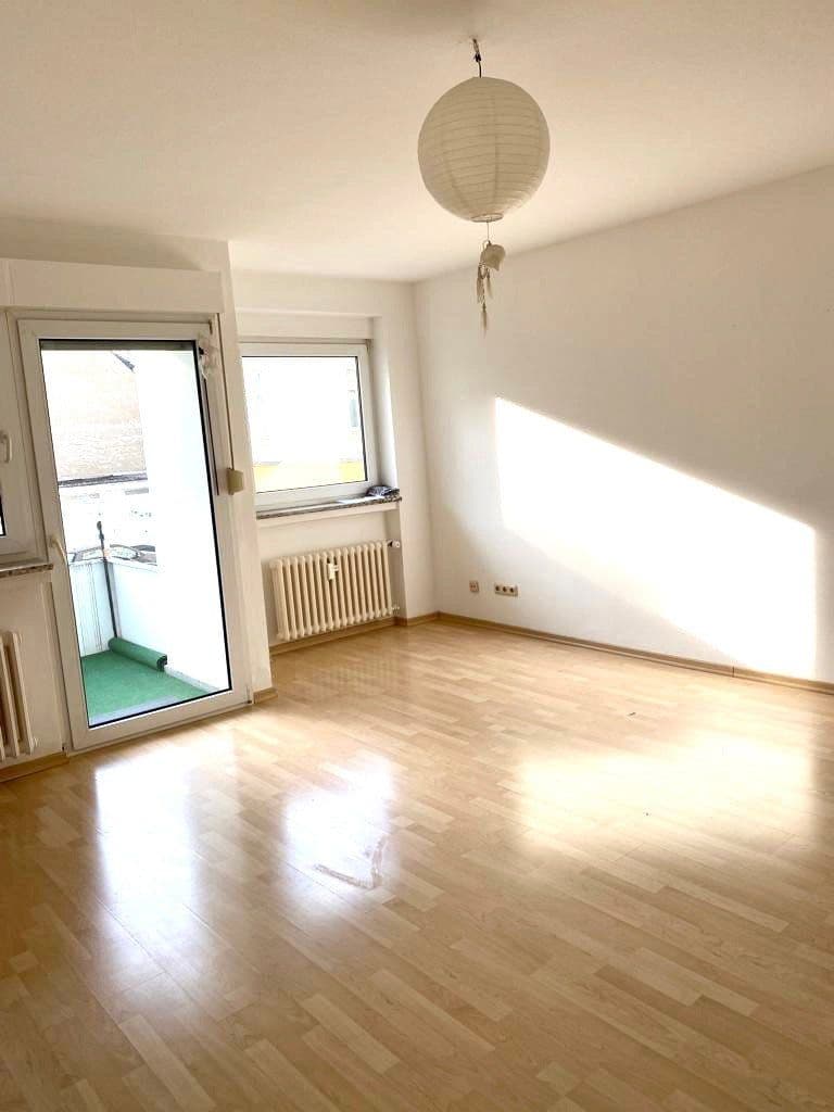 Pronájem bytu 1+1 38 m², Schiersteiner Straße, Wiesbaden, Hessen Pronájem bytu 1+1 38 m², Schiersteiner Straße, Wiesbaden, Hessen