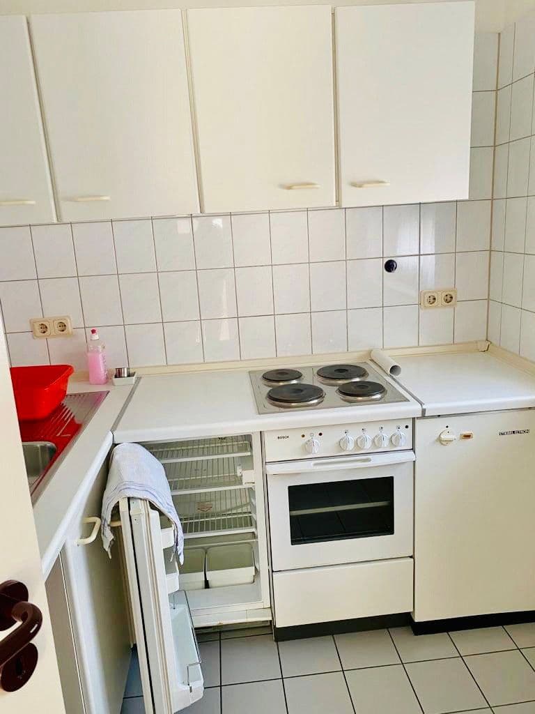 Pronájem bytu 1+1 38 m², Schiersteiner Straße, Wiesbaden, Hessen Pronájem bytu 1+1 38 m², Schiersteiner Straße, Wiesbaden, Hessen
