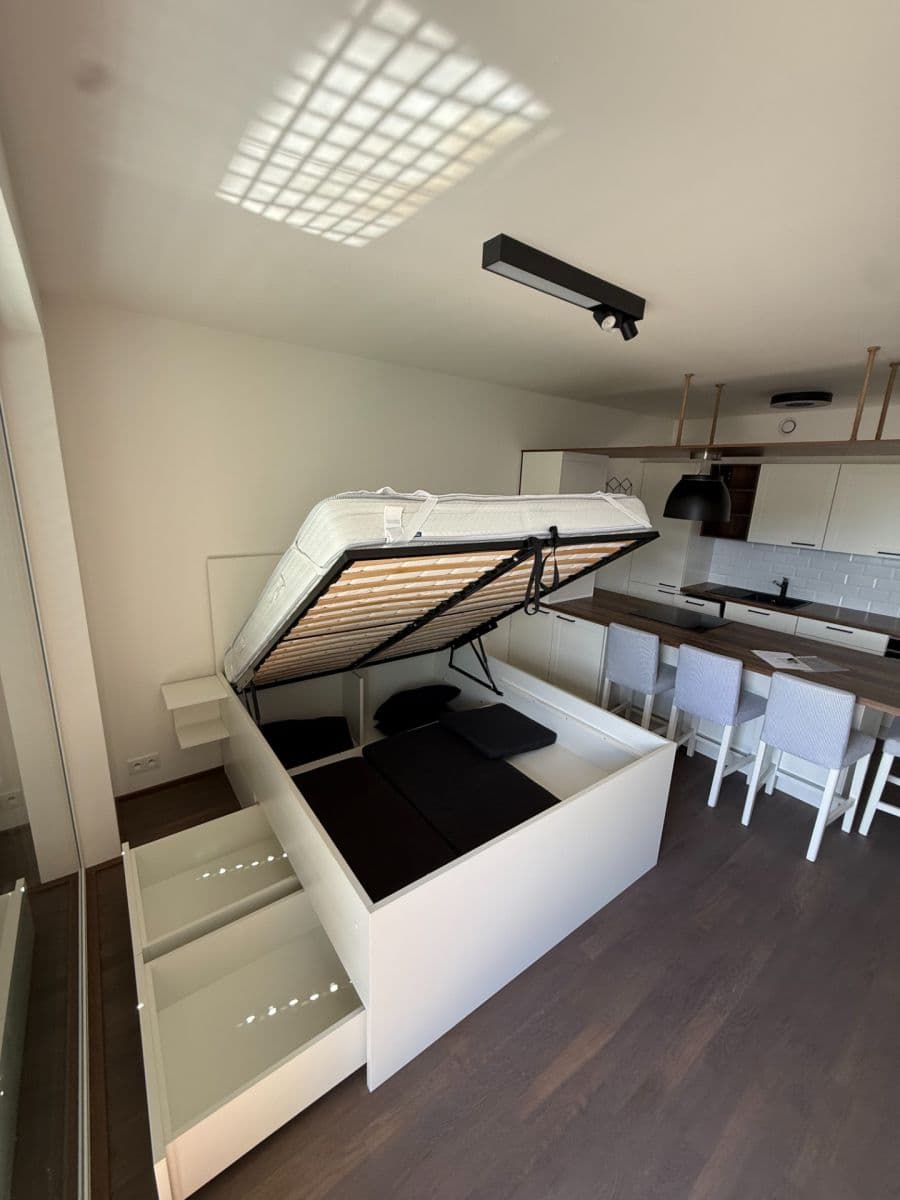 Pronájem bytu 1+kk 36 m², Vrbova, Praha, Praha Pronájem bytu 1+kk 36 m², Vrbova, Praha, Praha