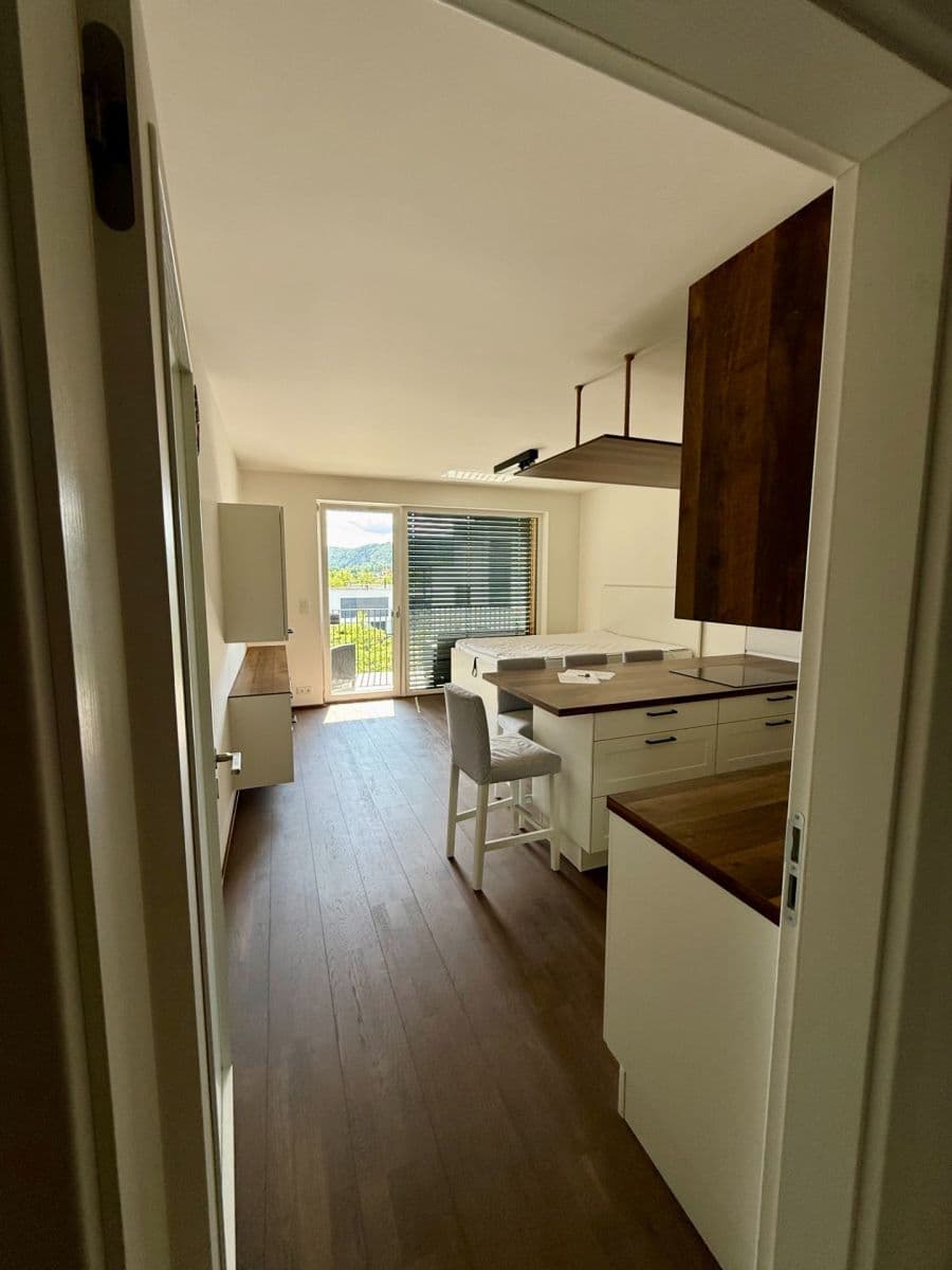 Pronájem bytu 1+kk 36 m², Vrbova, Praha, Praha Pronájem bytu 1+kk 36 m², Vrbova, Praha, Praha