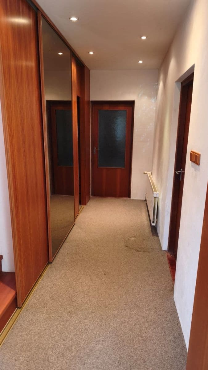 Prodej domu 215 m², pozemek 700 m², Husova, Zeleneč, Středočeský kraj Prodej domu 215 m², pozemek 700 m², Husova, Zeleneč, Středočeský kraj