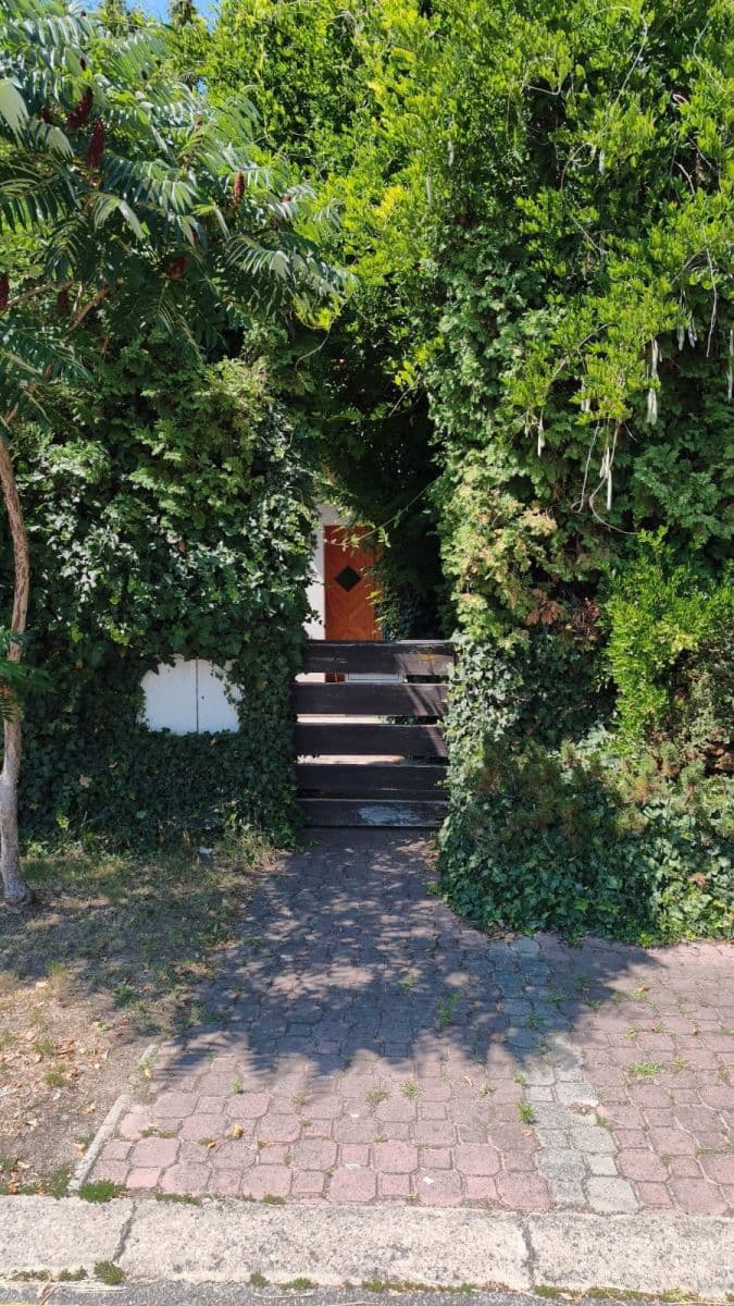 Prodej domu 215 m², pozemek 700 m², Husova, Zeleneč, Středočeský kraj Prodej domu 215 m², pozemek 700 m², Husova, Zeleneč, Středočeský kraj