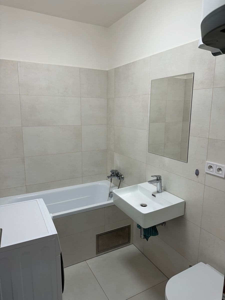 Pronájem bytu 2+kk 35 m², Pod Stárkou, Praha, Praha Pronájem bytu 2+kk 35 m², Pod Stárkou, Praha, Praha
