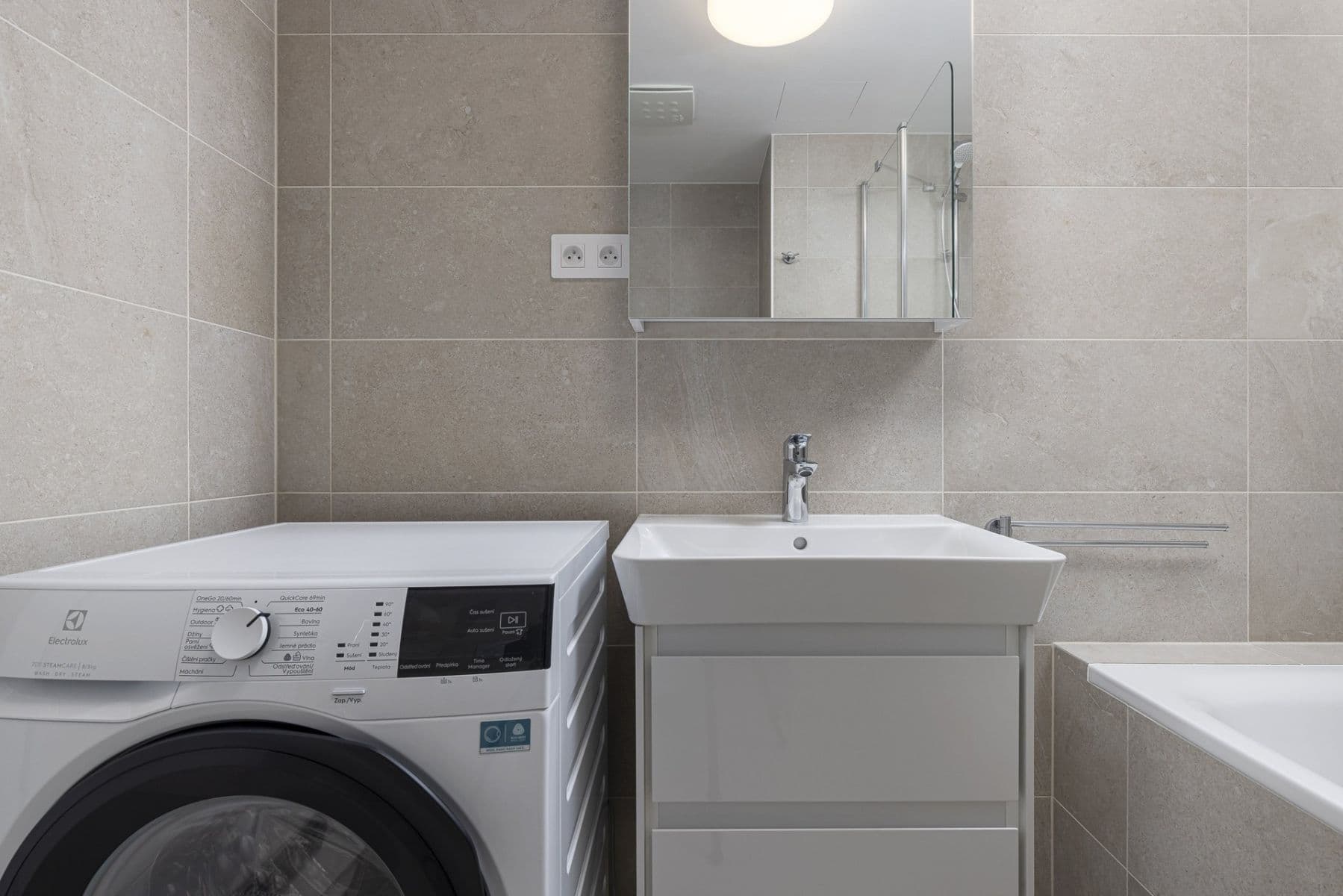Pronájem bytu 1+kk 37 m², Nebřenická, Praha, Praha Pronájem bytu 1+kk 37 m², Nebřenická, Praha, Praha