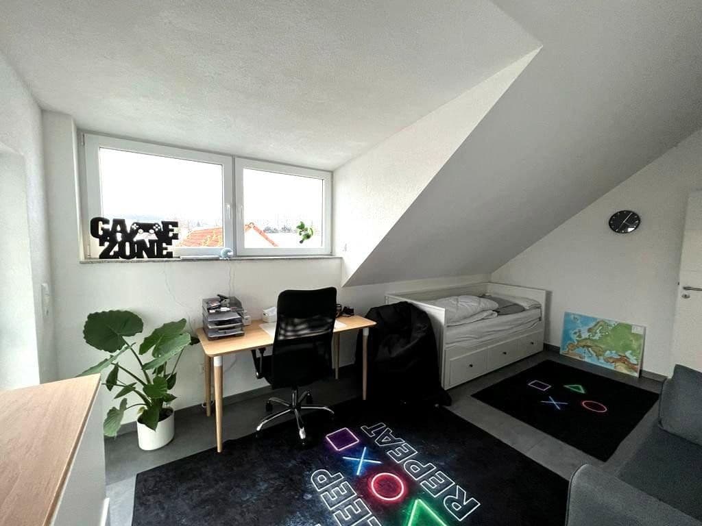 Pronájem bytu 3+1 86 m², August Lämmle Str. 27, Oberderdingen, Bádensko-Württembersko Pronájem bytu 3+1 86 m², August Lämmle Str. 27, Oberderdingen, Bádensko-Württembersko