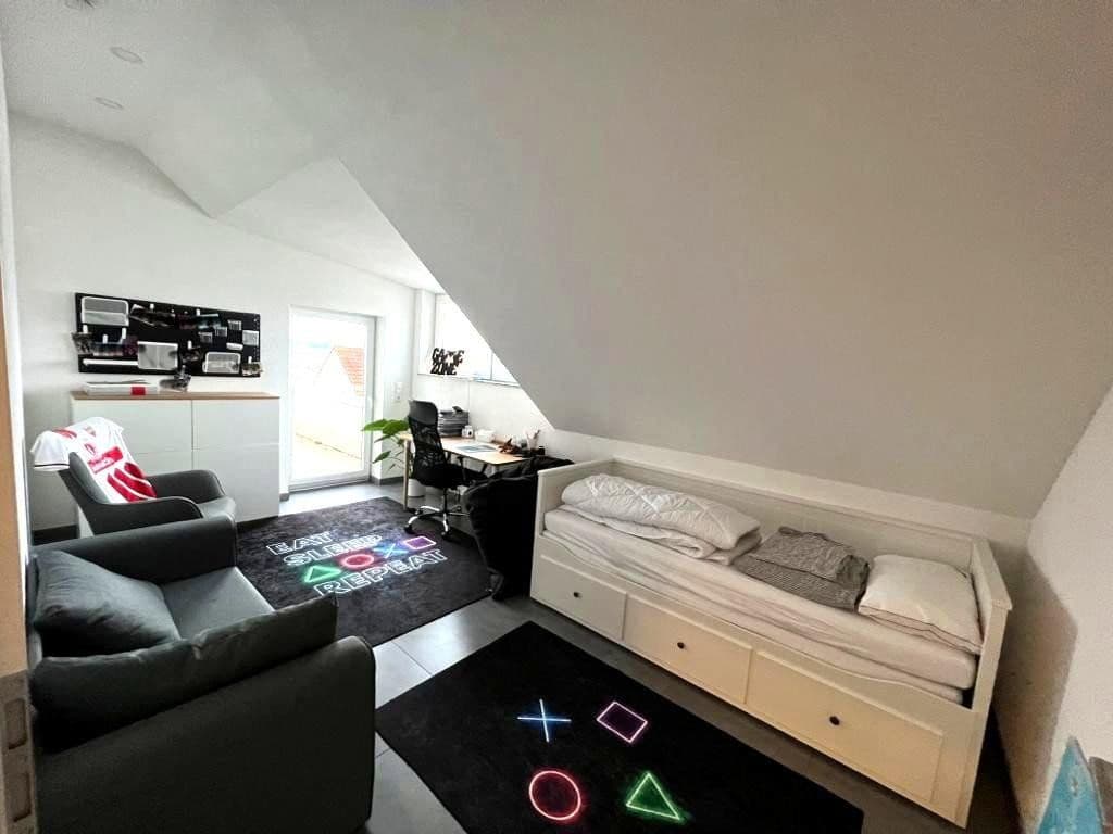Pronájem bytu 3+1 86 m², August Lämmle Str. 27, Oberderdingen, Bádensko-Württembersko Pronájem bytu 3+1 86 m², August Lämmle Str. 27, Oberderdingen, Bádensko-Württembersko