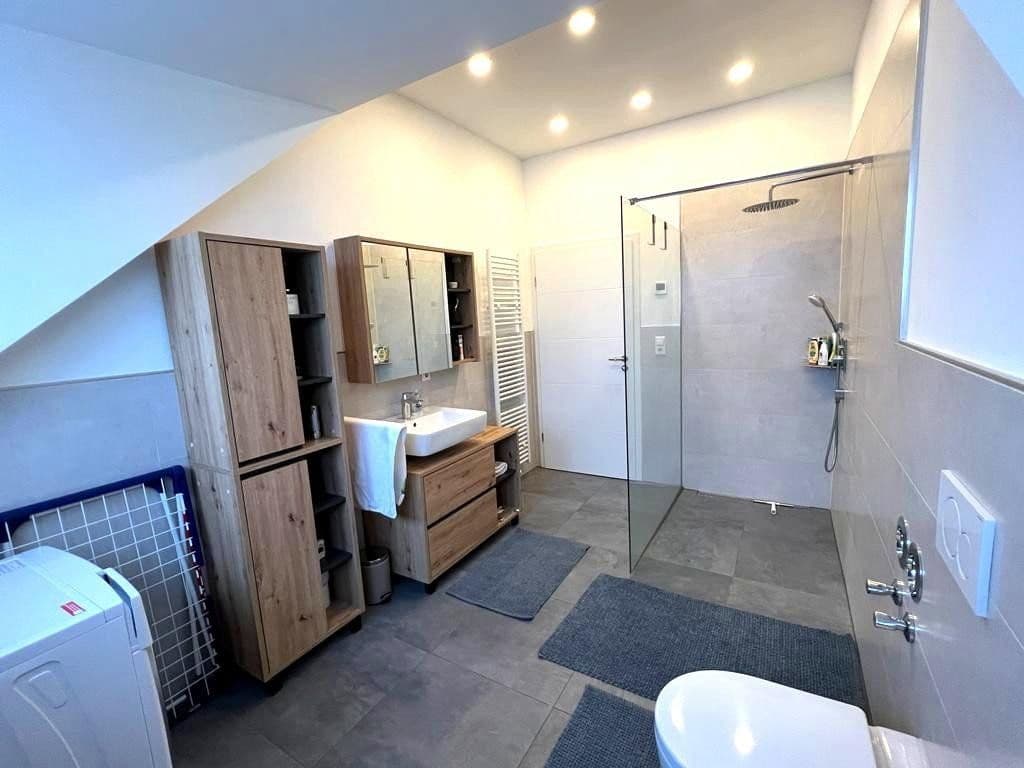Pronájem bytu 3+1 86 m², August Lämmle Str. 27, Oberderdingen, Bádensko-Württembersko Pronájem bytu 3+1 86 m², August Lämmle Str. 27, Oberderdingen, Bádensko-Württembersko