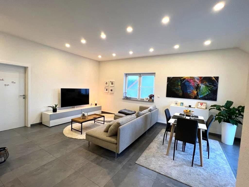 Pronájem bytu 3+1 86 m², August Lämmle Str. 27, Oberderdingen, Bádensko-Württembersko Pronájem bytu 3+1 86 m², August Lämmle Str. 27, Oberderdingen, Bádensko-Württembersko
