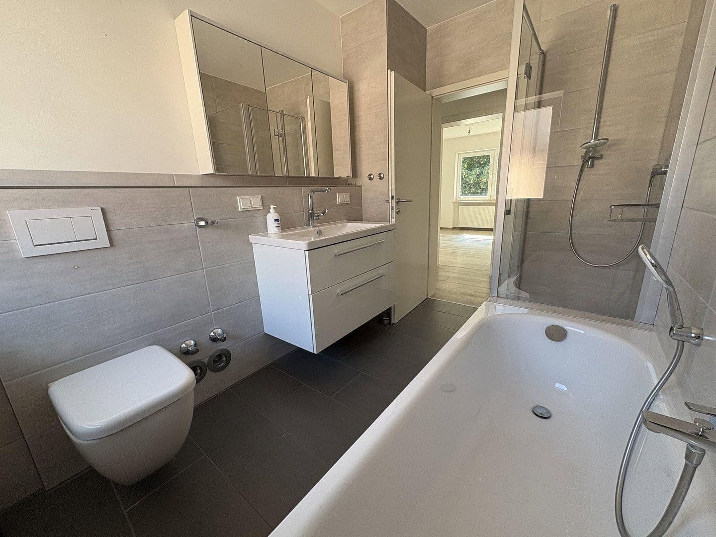 Pronájem bytu 4+1 96 m², Bad Vilbel, Hessen Pronájem bytu 4+1 96 m², Bad Vilbel, Hessen